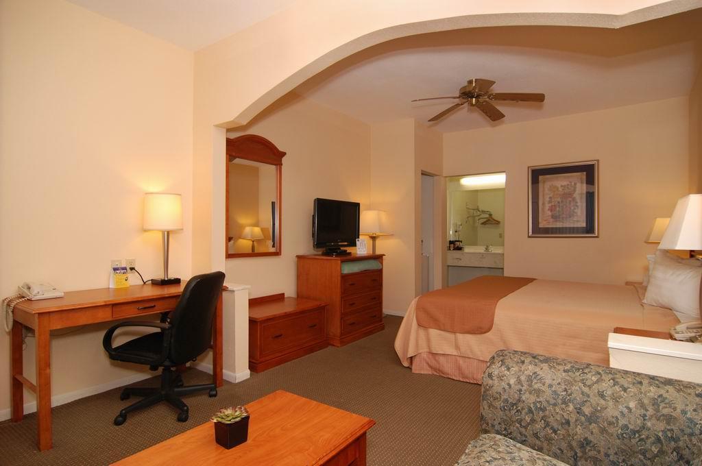 Inn Of Navasota Hotel Экстерьер фото