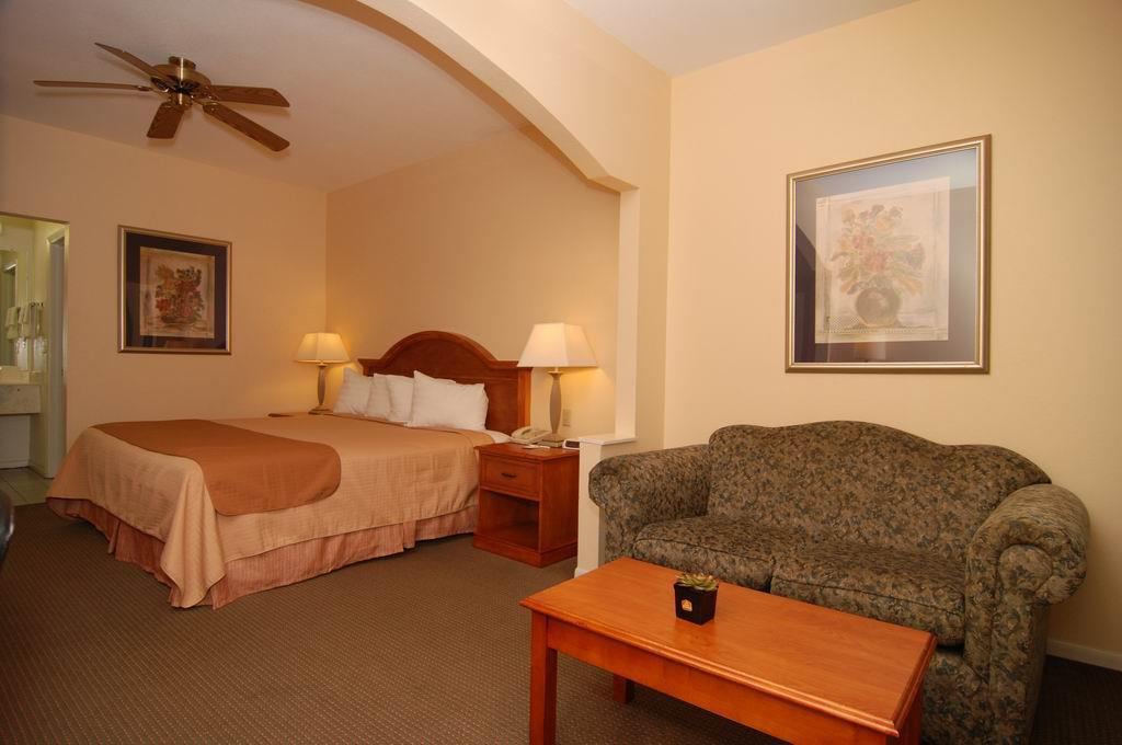 Inn Of Navasota Hotel Экстерьер фото