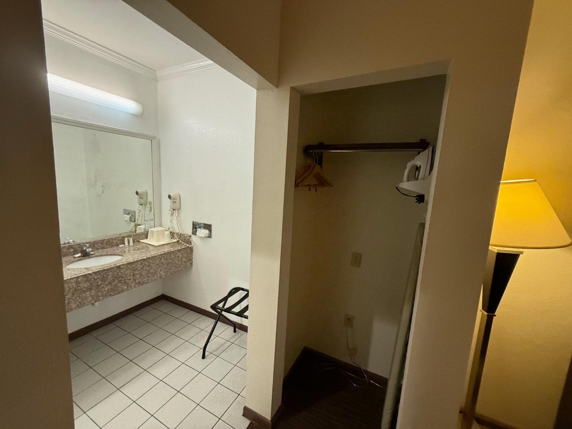 Inn Of Navasota Hotel Экстерьер фото