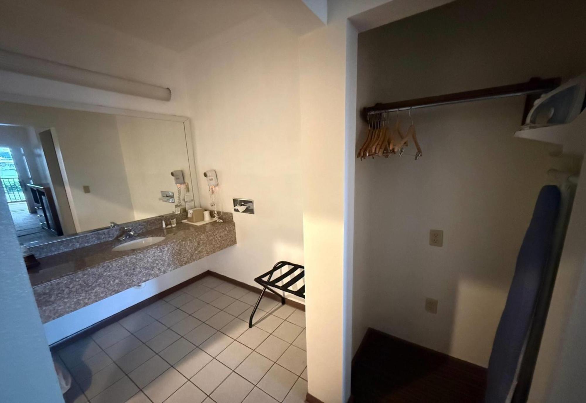 Inn Of Navasota Hotel Экстерьер фото