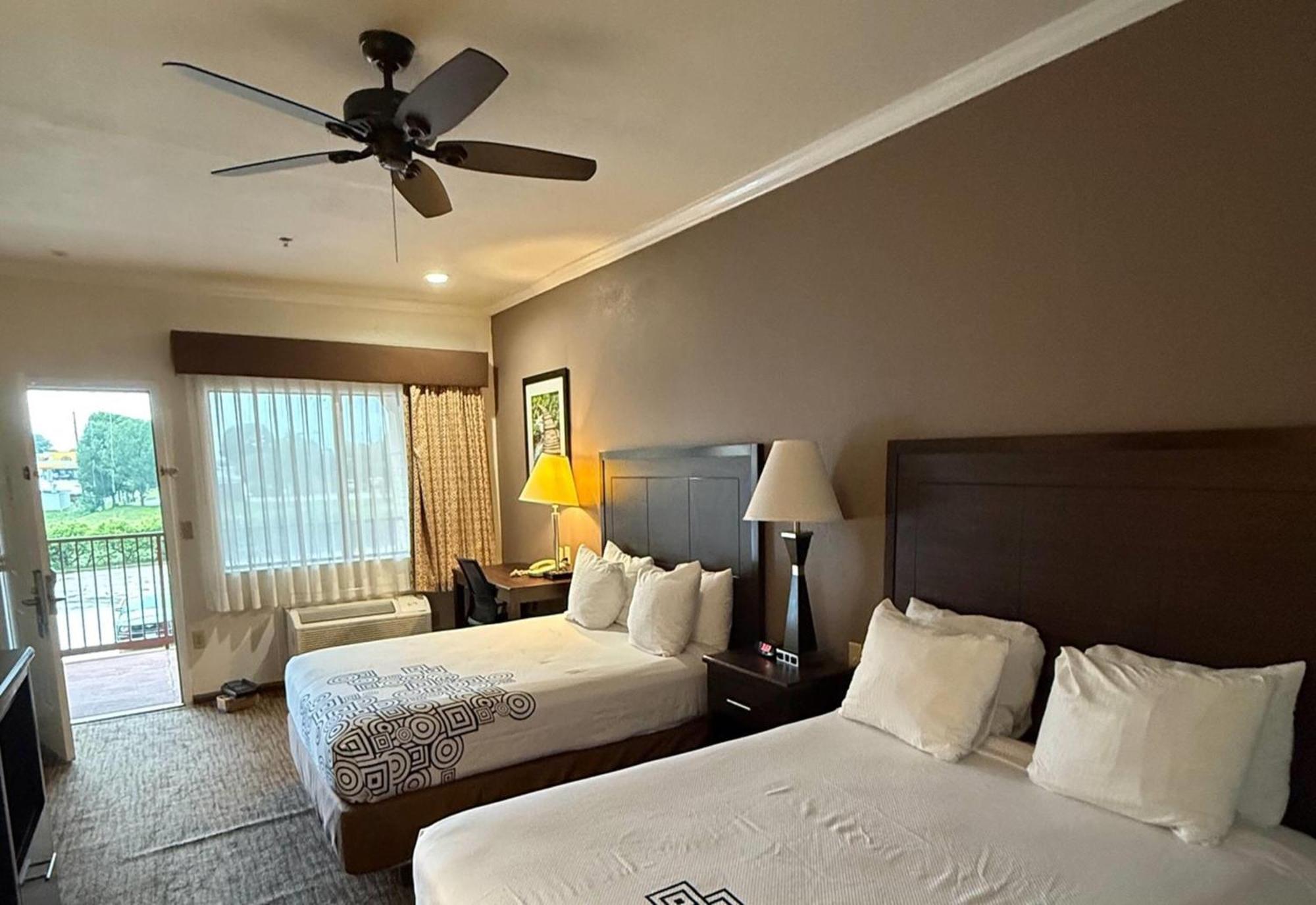 Inn Of Navasota Hotel Экстерьер фото